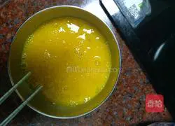 Illustration of how to make scallion steamed bun egg pancake 4