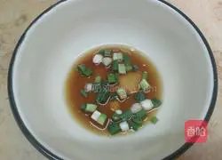 Illustration of making sauerkraut and shredded pork noodles 4