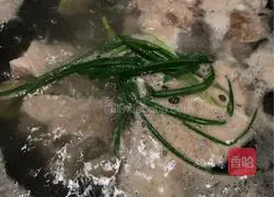 Illustration of how to make pork ribs and lotus root soup (rice cooker) 2