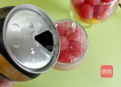 Illustration of how to make watermelon sparkling drink 7