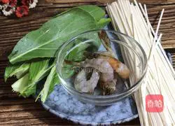 Illustration of how to make vegetable and shrimp noodle soup 1