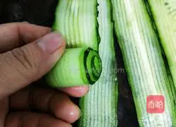 Illustration of how to make emerald cucumber 15