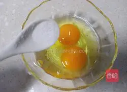 Illustration of how to make fried wontons with eggs 2