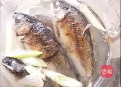 Wild crucian carp tofu soup recipe 8