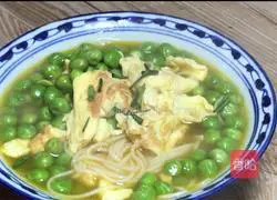 Illustration of how to make pea and egg noodle soup 11