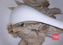 One of the ways to eat a chicken (chicken soup plus ➕fried chicken skeleton) Illustration of how to do it 6