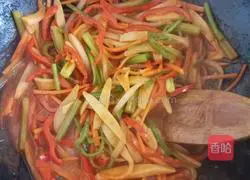 Illustration of how to make tomato and ham pasta 5