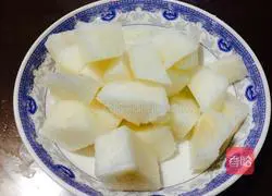 Illustration of how to make rock sugar, snow pear and white fungus soup 3