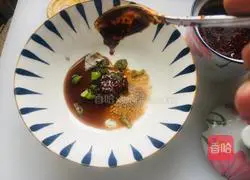 Illustration of how to make spicy beef noodles 3