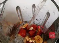 Illustration of how to make red dates, peanuts and walnut dew 2