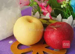 Illustration of how to make apple banana, rock sugar and snow pear 1