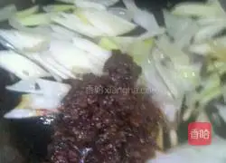 Illustration of how to make spicy stir-fried pork ribs 4