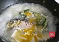 Illustration of how to make crucian carp tofu soup 8