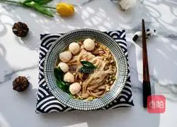 Illustration of how to make meatball noodles in clear soup 8