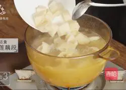 Illustration of how to make pig's trotters and lotus root soup, a must-have for nourishing and nourishing skin in autumn 13