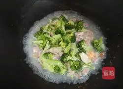 Illustration of how to make broccoli in soup 3