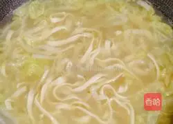 Chinese cabbage hot soup noodles Illustration of how to do it 15