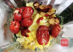 Illustration of how to make red date milk corn soup 4