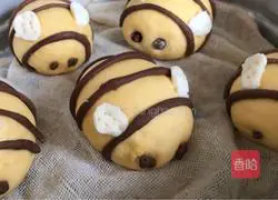 Little Bee Steamed Buns Recipe Illustration 9