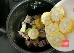 Corn, radish and pork ribs soup recipe 6