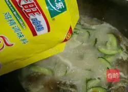 Illustration of how to make preserved egg and cucumber soup 8