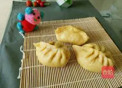 Cornmeal, Pickled Cabbage and Pork Buns Recipe Illustration 12