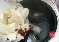 Yam, wolfberry, black chicken soup recipe 7