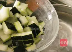 Illustration of how to make rock sugar strawberry winter melon peel 4