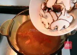 Illustration of how to make mushroom and egg soup 12