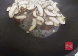 Illustration of how to make scrambled eggs with mushrooms 6