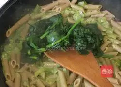 Illustration of how to make delicious and cheap homemade basil sauce pasta 6