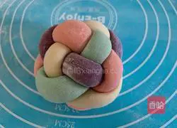 Illustration of how to make hydrangea steamed buns 11