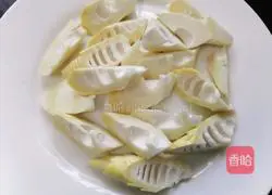 Illustration of how to make spring bamboo shoots and pork ribs soup 4