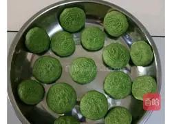 Illustration of how to make mugwort cake 7