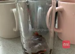 Illustration of how to make pearl milk tea 17