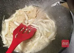 Illustration of how to make ham and mushroom soup 11