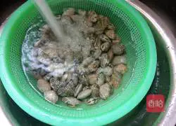 Illustration of how to make fried clams with sauce 1