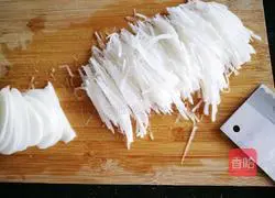 Illustration of how to make cold shredded radish 4