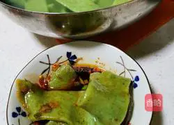 Illustration of how to make spinach noodles with water 13