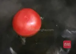 Illustration of how to make tomato and egg drop soup 1