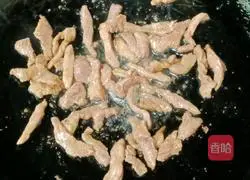 Illustration of how to make noodles with shredded carrots and pork 10