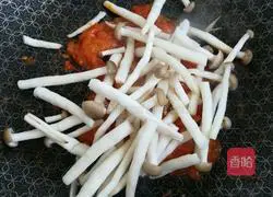 Illustration of how to make tomato and crab flavored mushroom egg soup 2