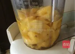 Pictures of how to make pineapple juice 2