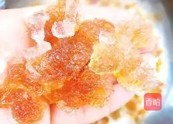 Illustration of how to fish white fungus with fruits 5