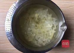  Illustration of how to make Tremella, Lotus Seed and Red Date Soup 3