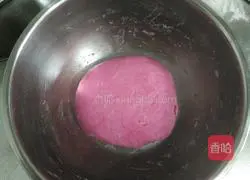 Illustration of how to make purple buns 7