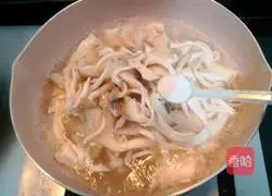 Illustration of how to make healthy mushroom and tofu soup 11
