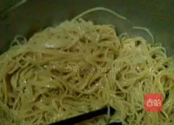 Illustration of how to make scallion oil noodles 4