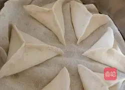 Illustration of making sugar triangle 13