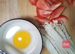 Illustration of how to make Enoki mushroom, tomato and egg noodles 1